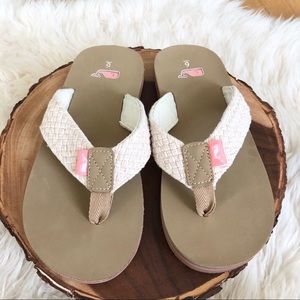 vineyard vines flip flops womens